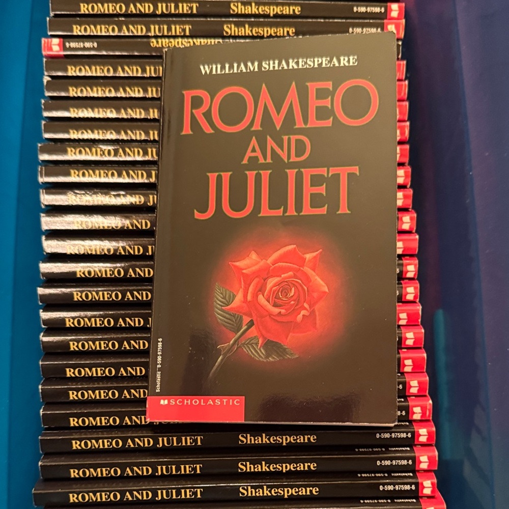 Scholastic Black and Red Romeo and Juliet Edition